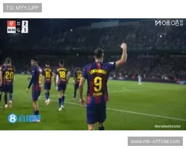 莱万点球、脚踢、头球各入一球,完美戴帽 莱万点球、脚踢、头球各入一球,完美戴帽