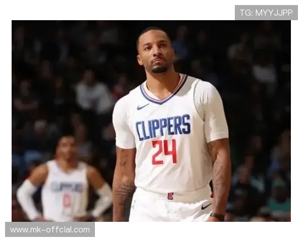 鲍威尔重返旧主获热烈欢迎,与威少形成主场待遇反差 鲍威尔重返旧主获热烈欢迎,与威少形成主场待遇反差