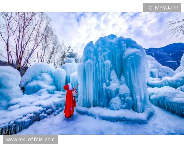 金水湖景区第十二届冰雪节开幕,天然冰瀑成亮点 金水湖景区第十二届冰雪节开幕,天然冰瀑成亮点